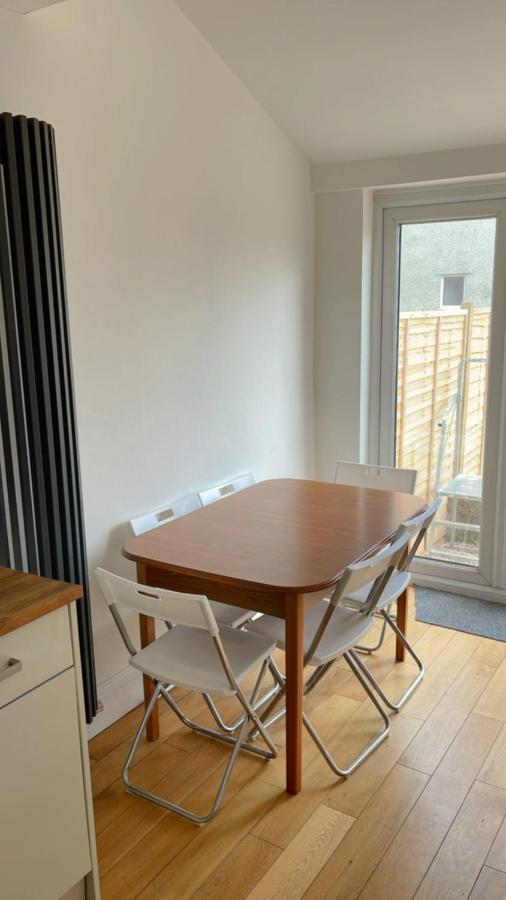 Room In Gloucester Road 4 บริสตอล ภายนอก รูปภาพ