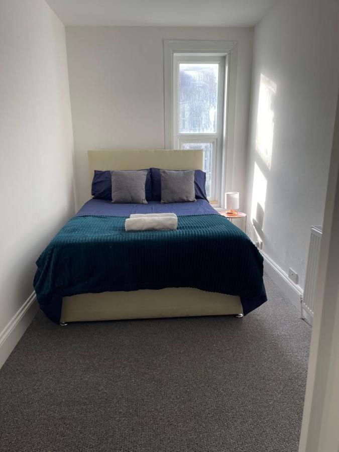 Room In Gloucester Road 4 บริสตอล ภายนอก รูปภาพ